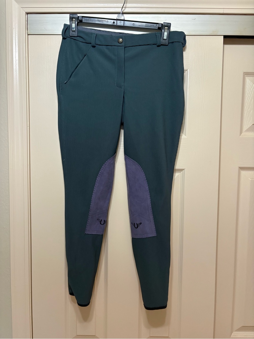 Women’s 28 Regular Length Size 28 Riding Breeches with Knee Pads and Front Zip